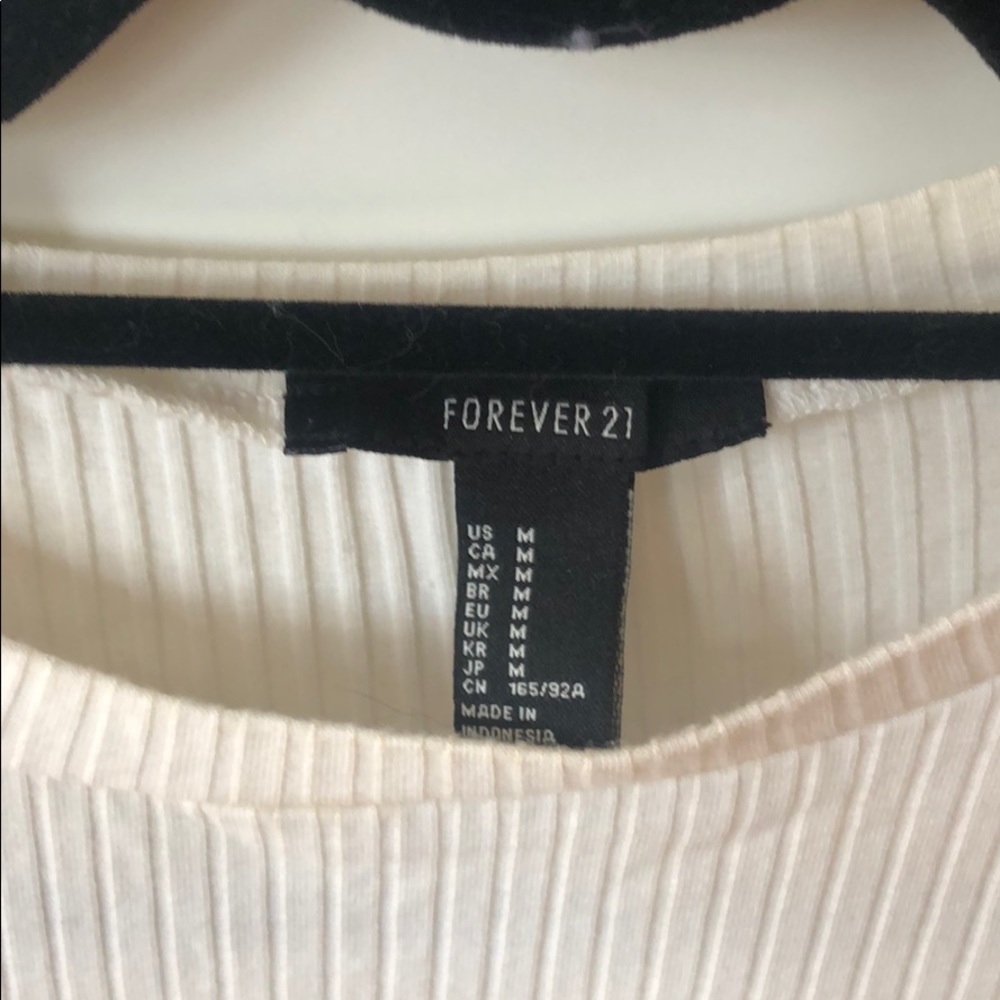 🛍 Ribbed White T-shirt - Picture 2 of 2